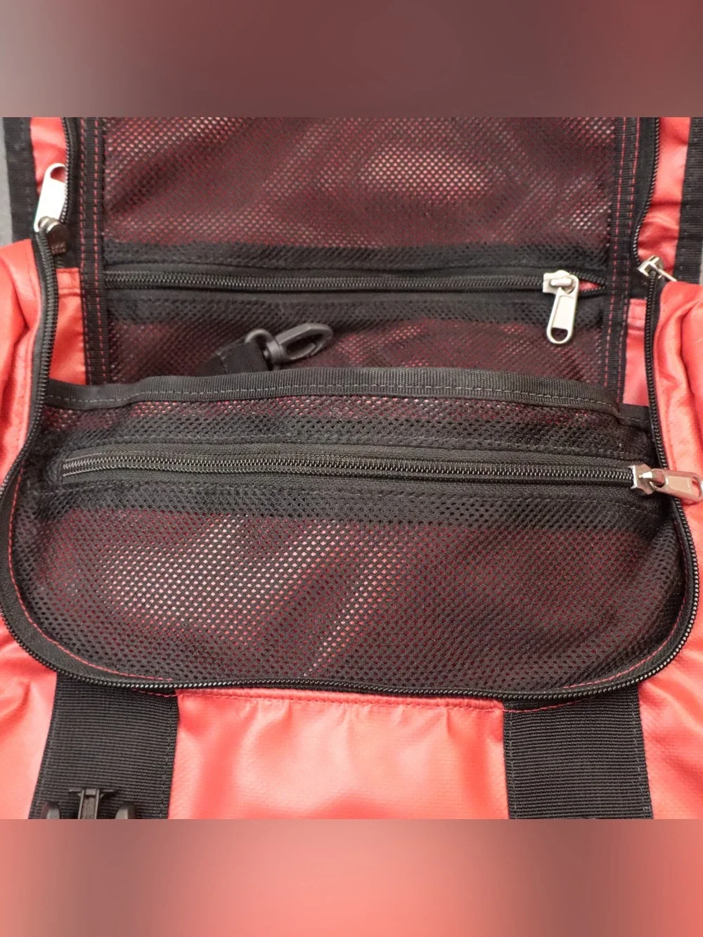 North Face Base Camp Voyager Messenger Bag Water Resistant Red Outdoor Laptop